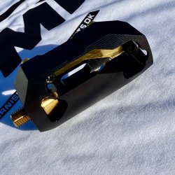 DMP Street Savage Bremse- og Gearpedaler candy guld indl�g