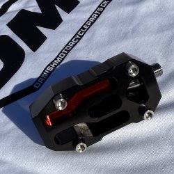DMP Street Savage Bremse- og Gearpedaler candy r�d indl�g