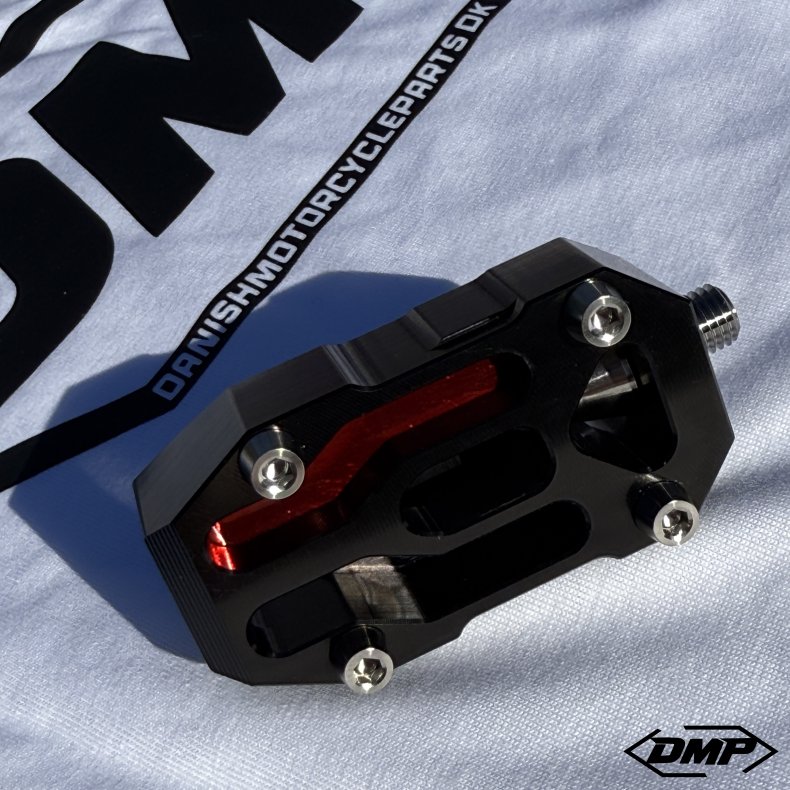 DMP Street Savage Bremse- og Gearpedaler candy r�d indl�g