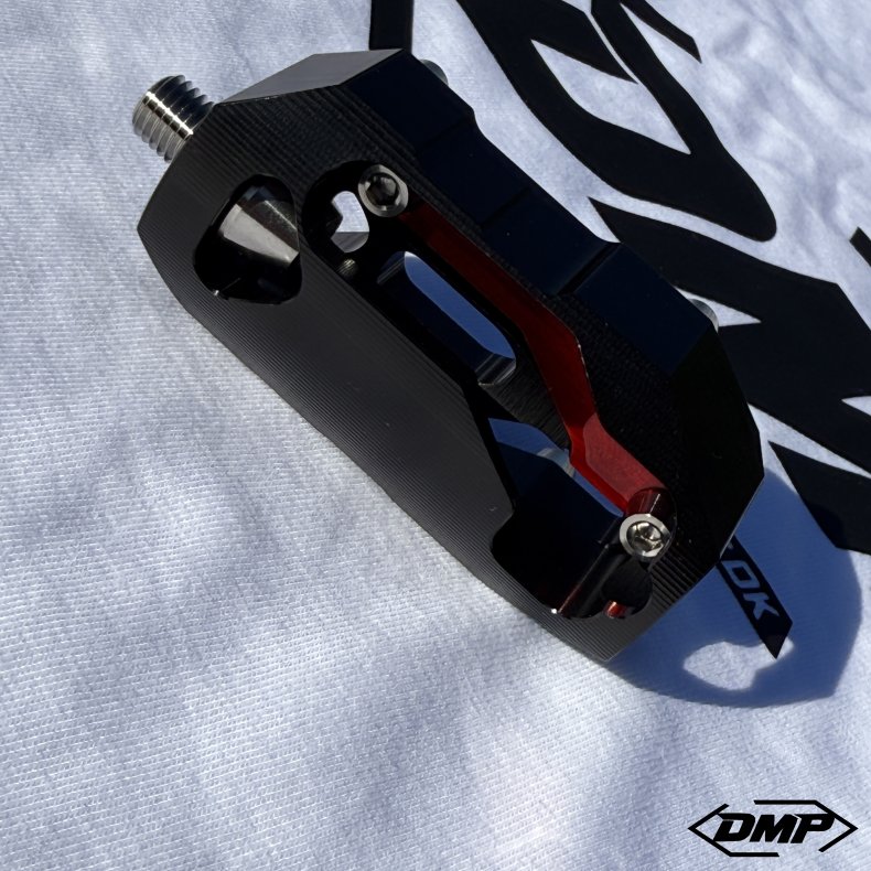 DMP Street Savage Bremse- og Gearpedaler candy r�d indl�g
