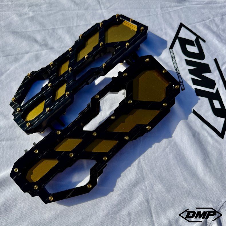 DMP "Street Savage" floorboard s�t, Race black med candy guld plade, Touring