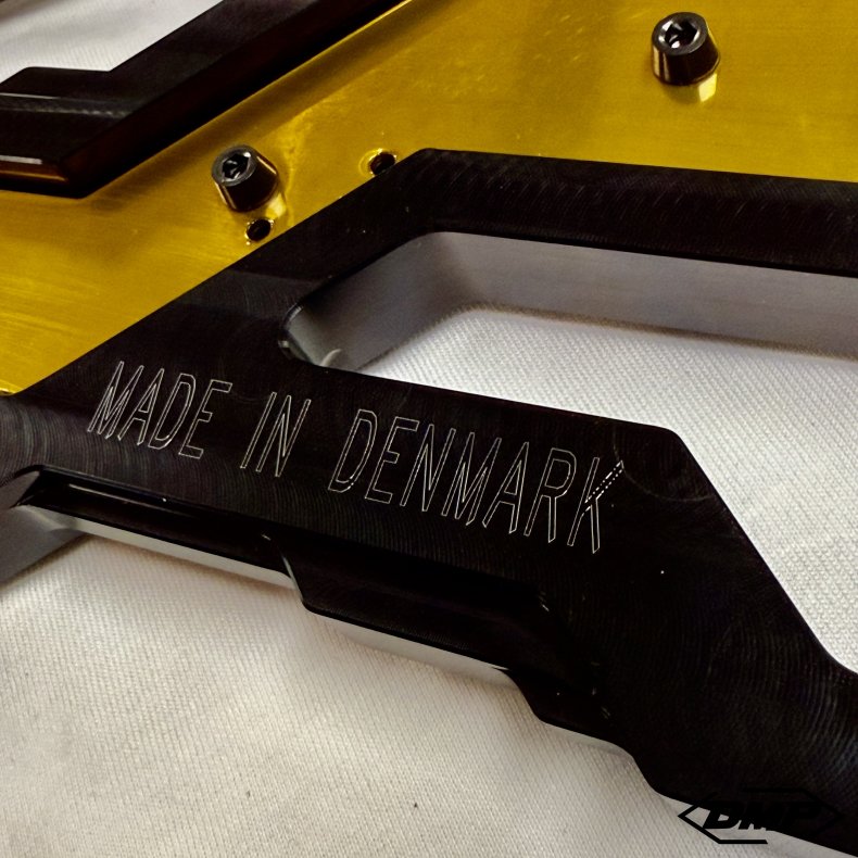 DMP "Street Savage" floorboard s�t, Race black med candy guld plade, Touring