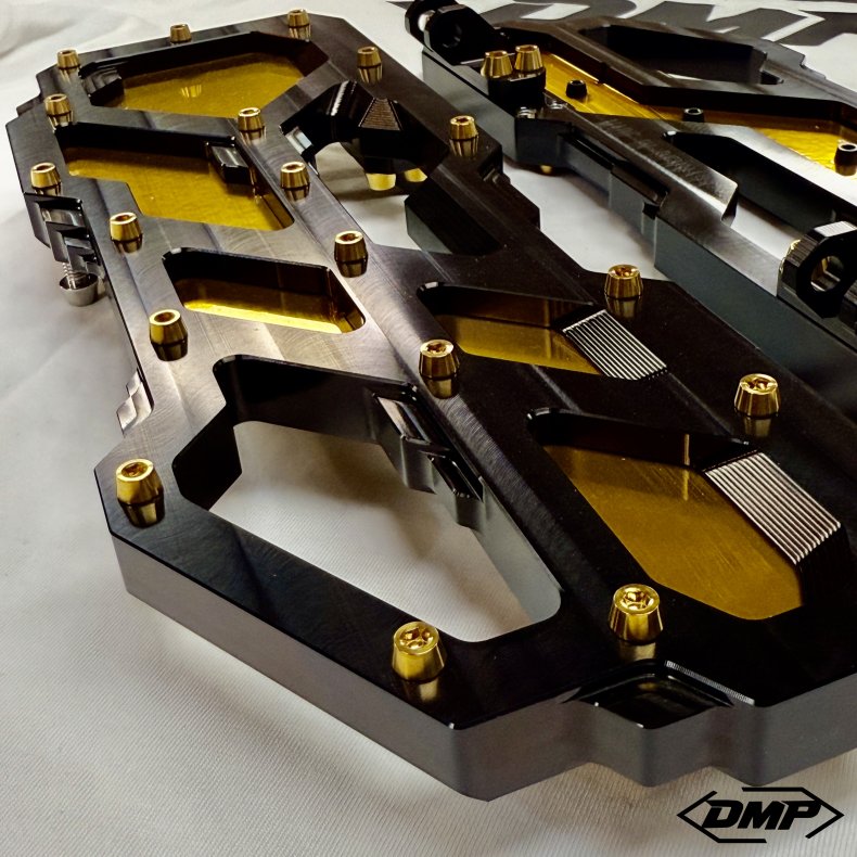 DMP "Street Savage" floorboard s�t, Race black med candy guld plade, Touring