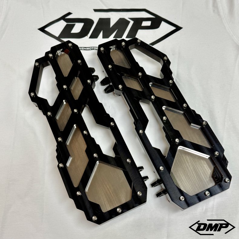 DMP "Street Savage" floorboard s�t, Race black med rustfri plade, Touring