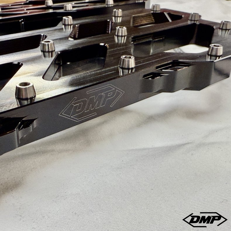 DMP "Street Savage" floorboard s�t, Race black med rustfri plade, Touring