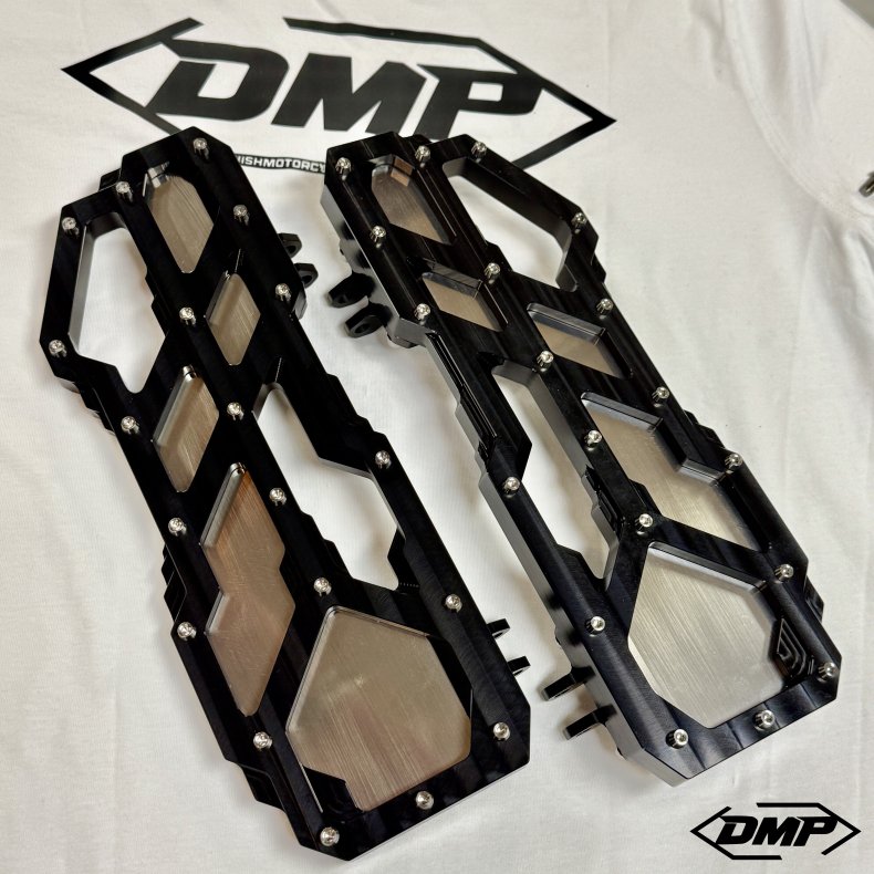 DMP "Street Savage" floorboard s�t, Race black med rustfri plade, Touring