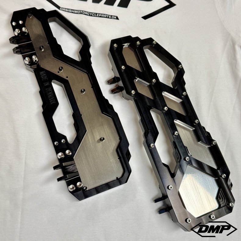DMP "Street Savage" floorboard s�t, Race black med rustfri plade, Touring