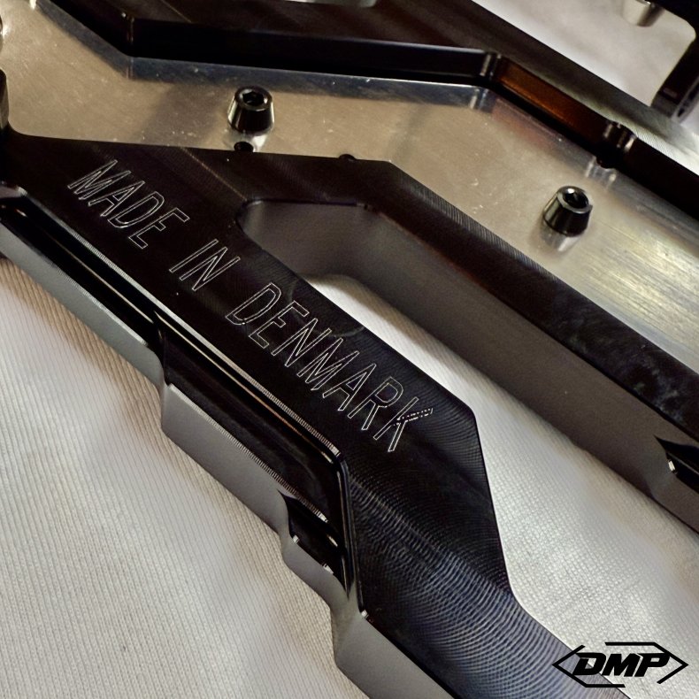 DMP "Street Savage" floorboard s�t, Race black med rustfri plade, Touring