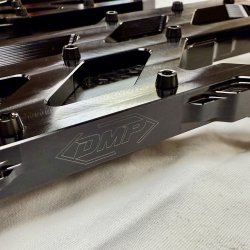 DMP "Street Savage" floorboard s�t, Race black med blank forged carbon plade, Touring