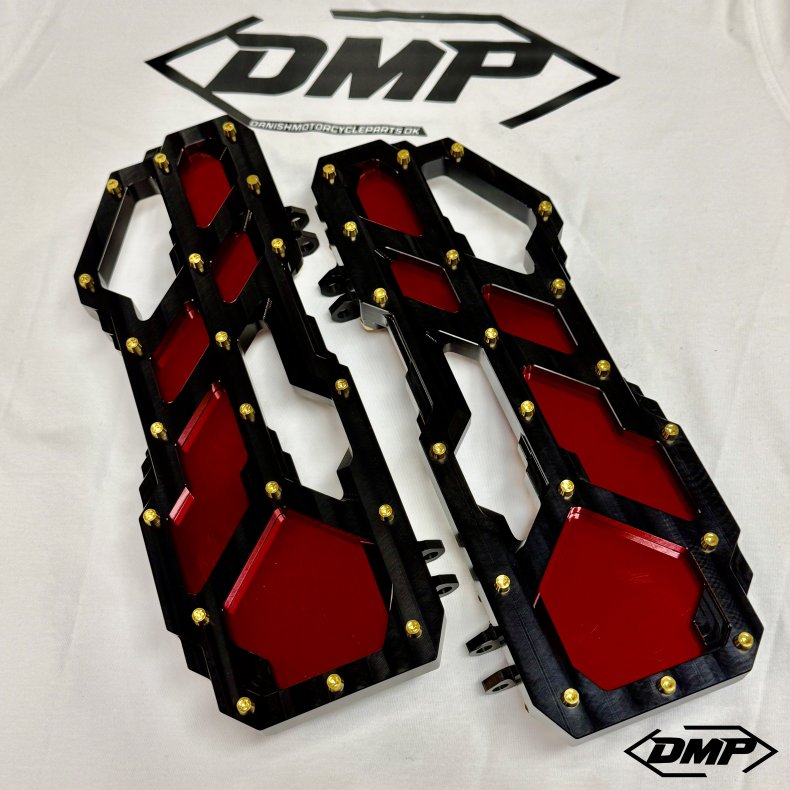 DMP "Street Savage" floorboard s�t, Race black med candy r�d plade, Touring