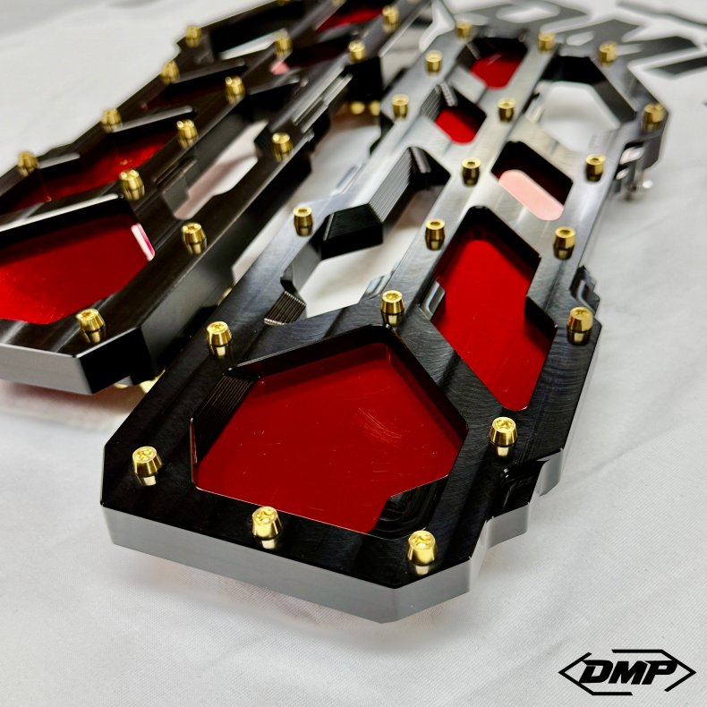 DMP "Street Savage" floorboard s�t, Race black med candy r�d plade, Touring
