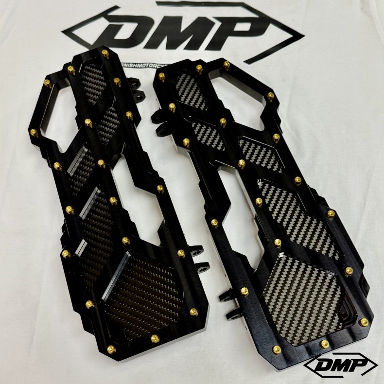 DMP "Street Savage" floorboard s�t, Race black med blank twill carbon plade, Touring