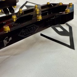 DMP "Street Savage" floorboard s�t, Race black med blank twill carbon plade, Touring