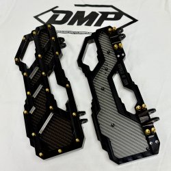 DMP "Street Savage" floorboard s�t, Race black med blank twill carbon plade, Touring