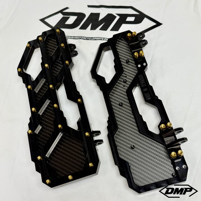 DMP "Street Savage" floorboard s�t, Race black med blank twill carbon plade, Touring