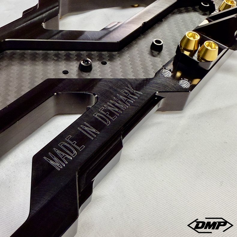 DMP "Street Savage" floorboard s�t, Race black med blank twill carbon plade, Touring