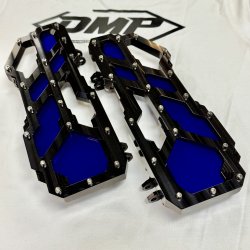 DMP "Street Savage" floorboard s�t, Race black med candy bl� plade, Touring