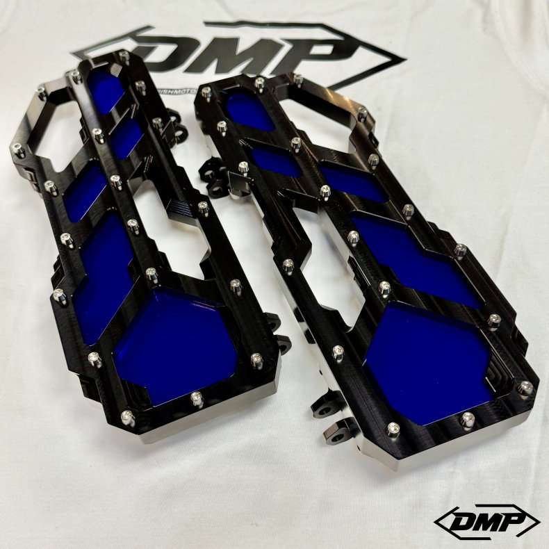 DMP "Street Savage" floorboard s�t, Race black med candy bl� plade, Touring
