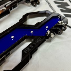 DMP "Street Savage" floorboard s�t, Race black med candy bl� plade, Touring