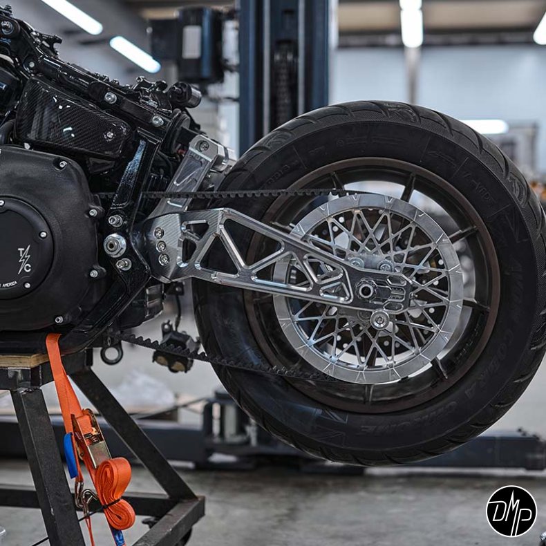 Black3 Swingarm Softail 2018+