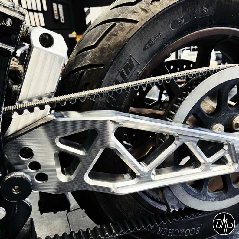 Black3 Swingarm Softail 2018+