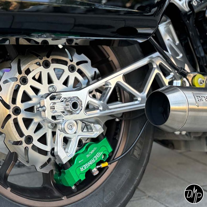 Black3 Swingarm Softail 2018+