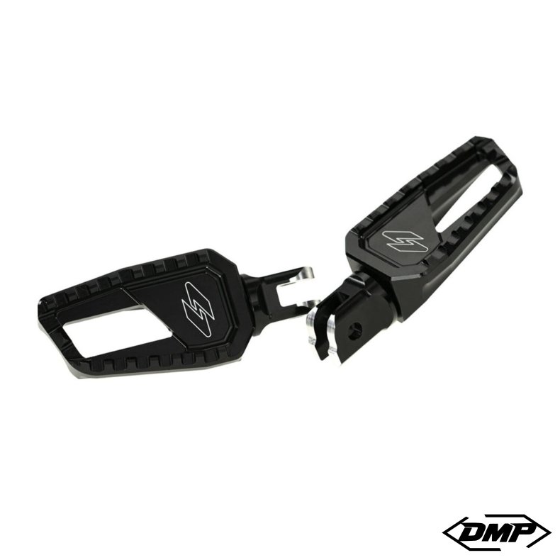 Kraus, Apex Edge Pegs. Black M8 Softail (RIDER)