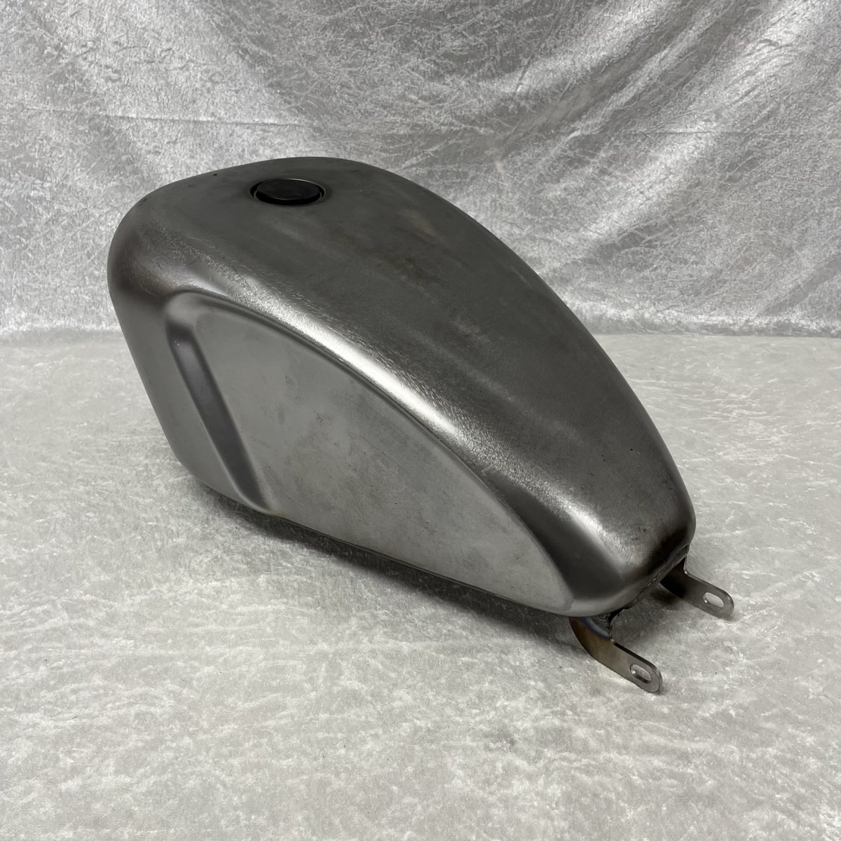 DMP Legacy peanut Gas tank for M8 Softail models - Benzin tanke ...