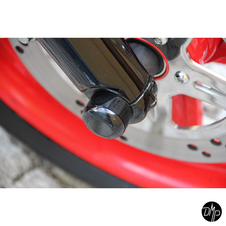 CULT-WERK, FRONT AXLE COVER KIT. GLOSS BLACK Dyna/Softail/Touring/V-Rod