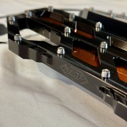 DMP "Street Savage" floorboard s�t, Race black med candy kobber plade, Touring